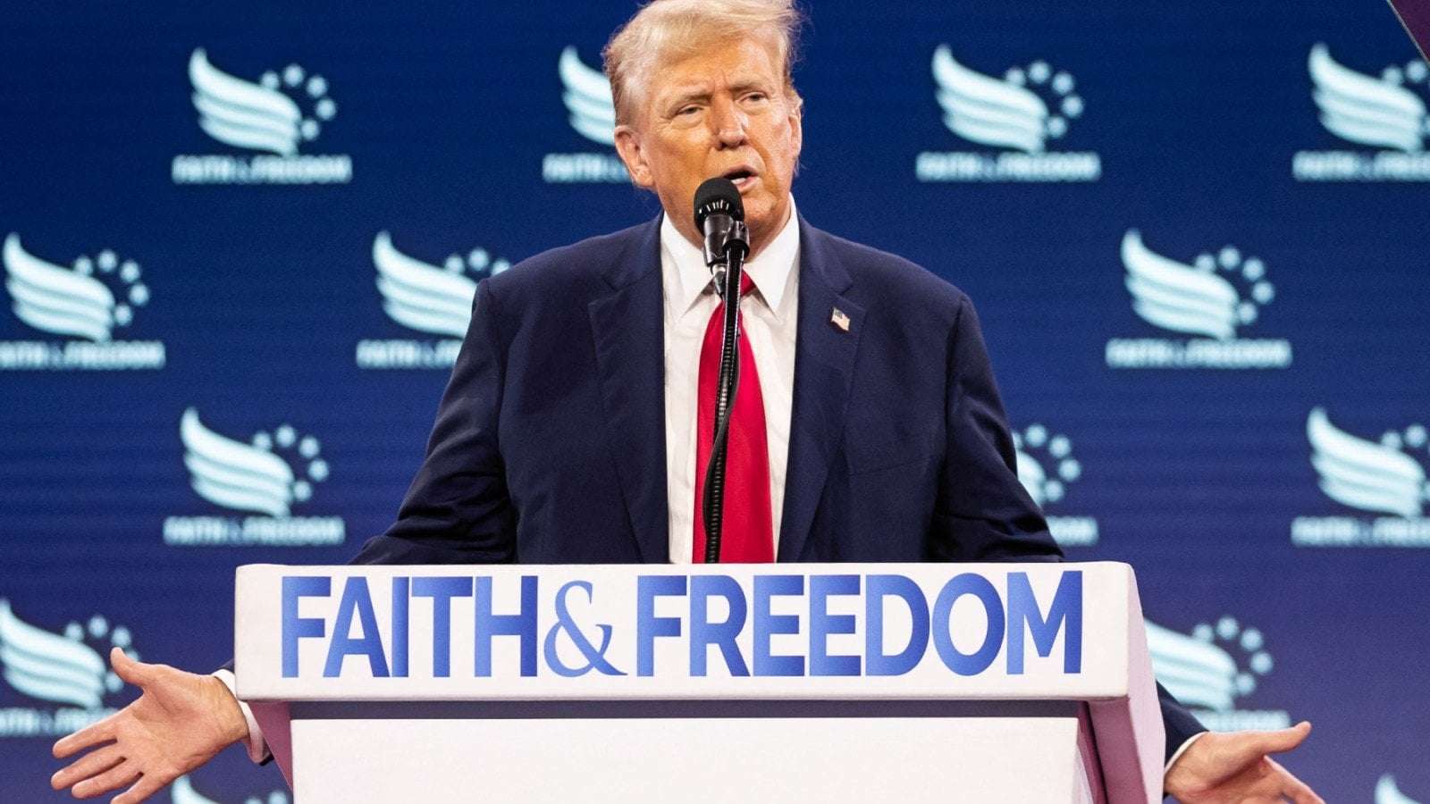 image for Donald Trump Proposes Migrant ‘Fight League’ During Bonkers Rally Speech
