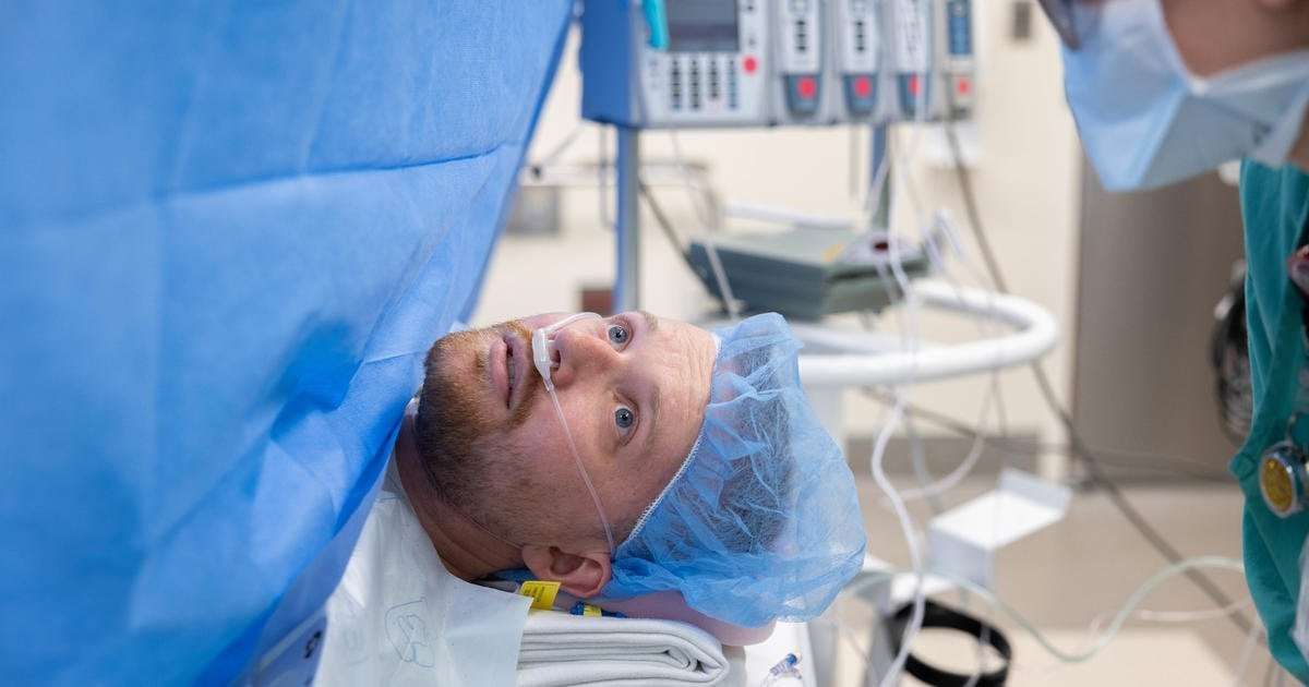 image for Surgeons perform kidney transplant with patient awake during procedure