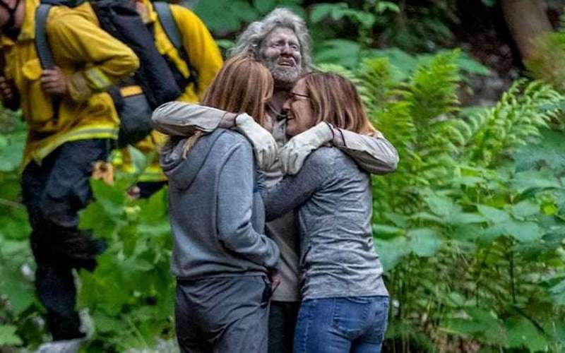 image for Hiker missing for 10 days in California mountains survived by drinking a gallon of water each day