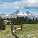 image for Passed by this ranch down in Wyoming the other day…I’d say they have themselves quite the spot..