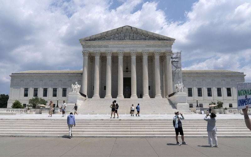 image for Supreme Court rules ex-presidents have broad immunity, dimming chance of a pre-election Trump trial