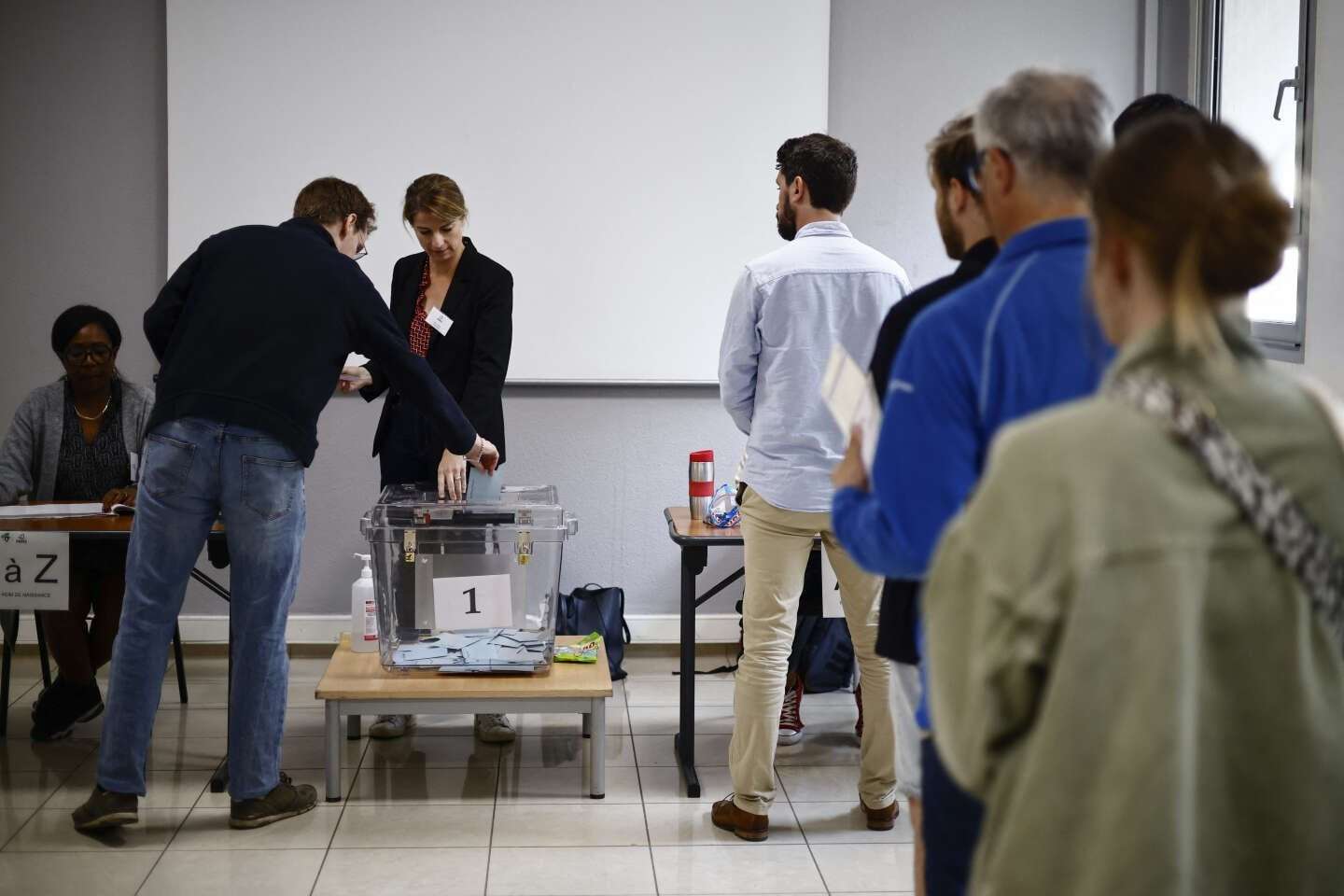 image for French elections: Left projected to win most seats, ahead of Macron's coalition and far right