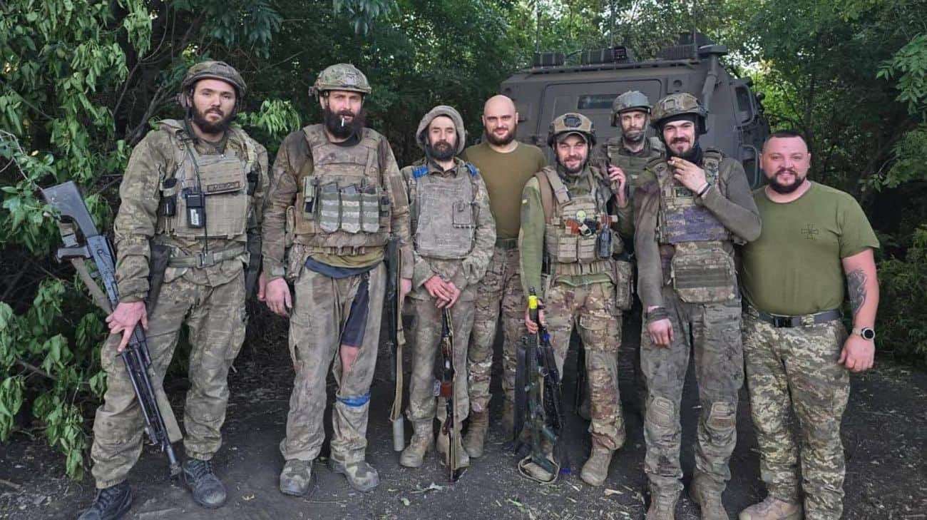 image for Ukrainian soldiers leave 70-day encirclement