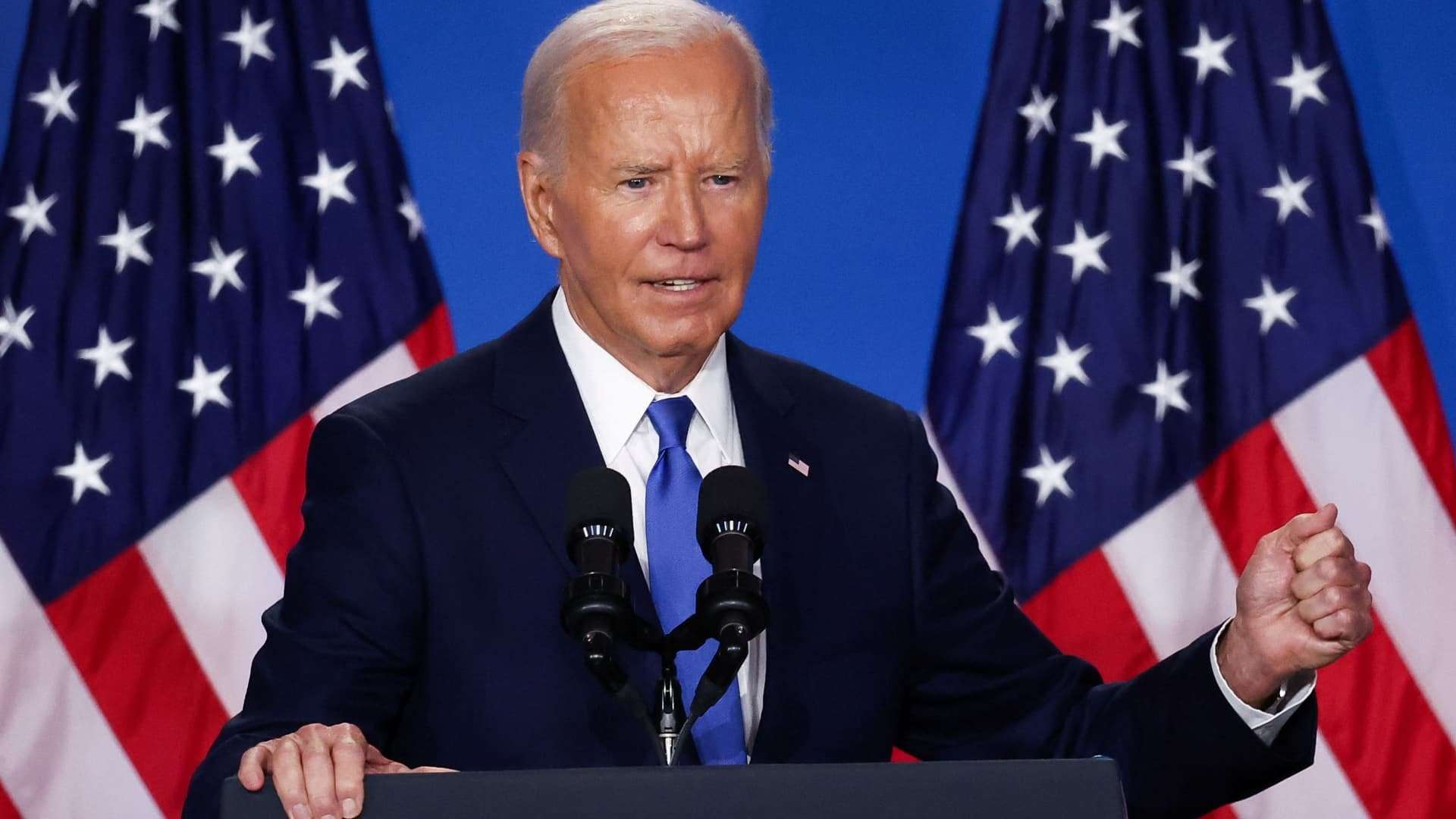 image for Biden loses his train of thought, calls Harris 'Vice President Trump' in solo press conference