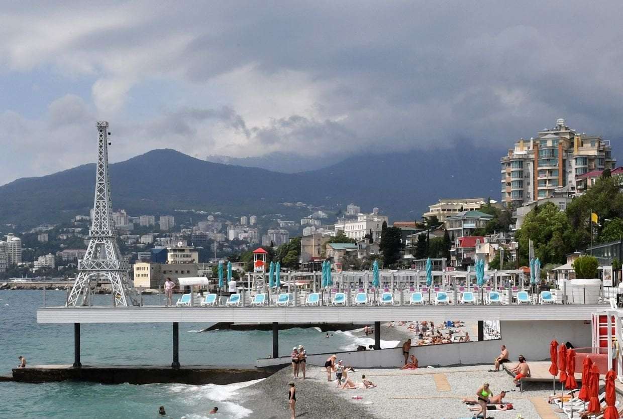 image for Russian tourists cancel Crimea holidays en-masse, Ukrainian military intelligence says