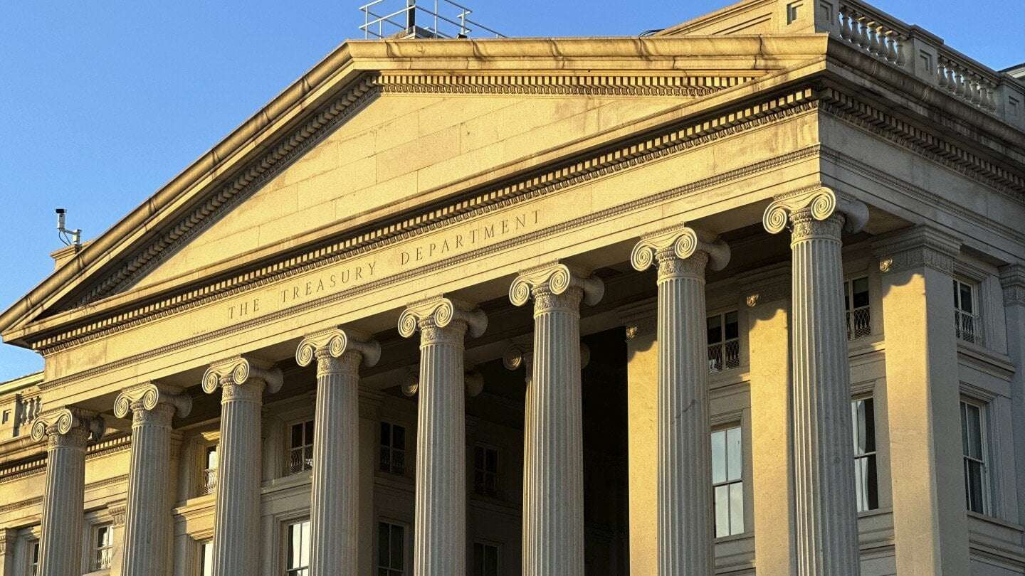 image for US banks to begin reporting Russian assets for eventual forfeiture under new law