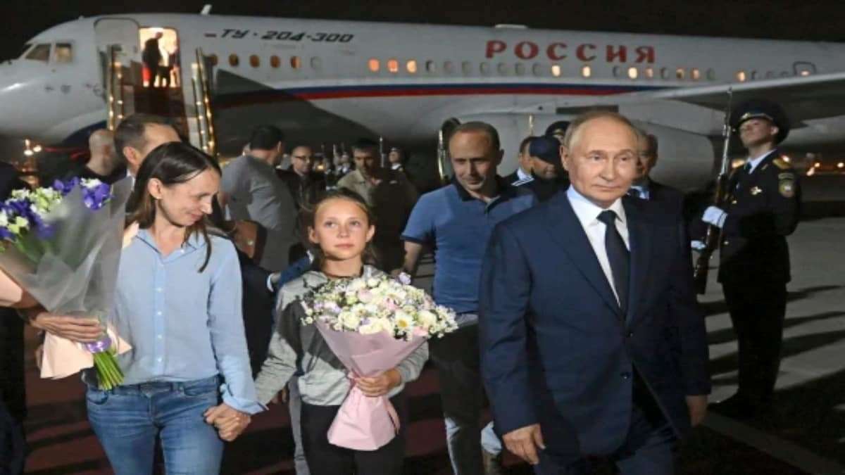 image for Putin greeted children of 2 Russian spies in Spanish as they were unaware of their nationality: Kremlin