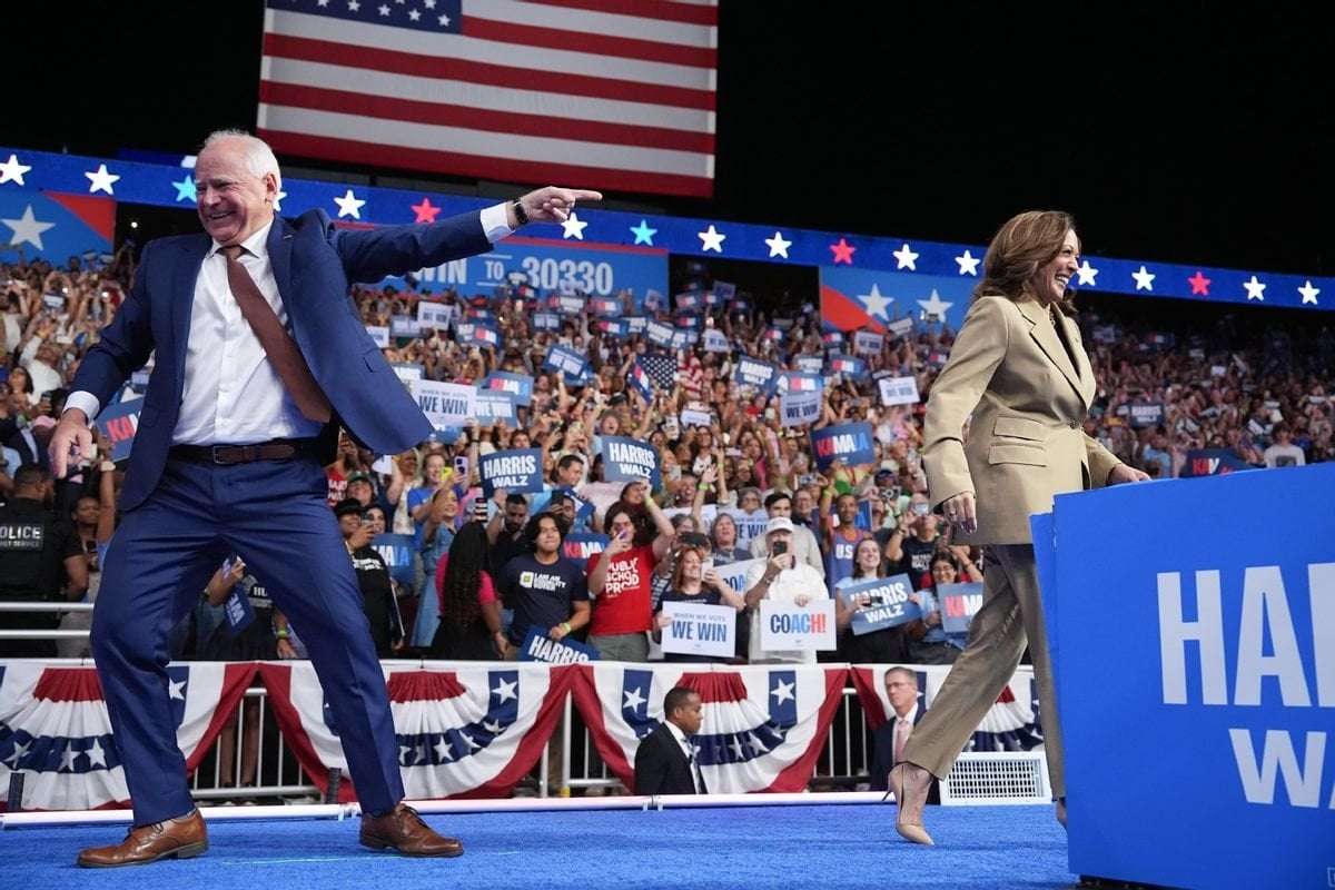image for Harris campaign rally draws massive crowd of 20,000 in Arizona