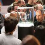 image for People seeing the iPhone for the first time - June 29, 2007