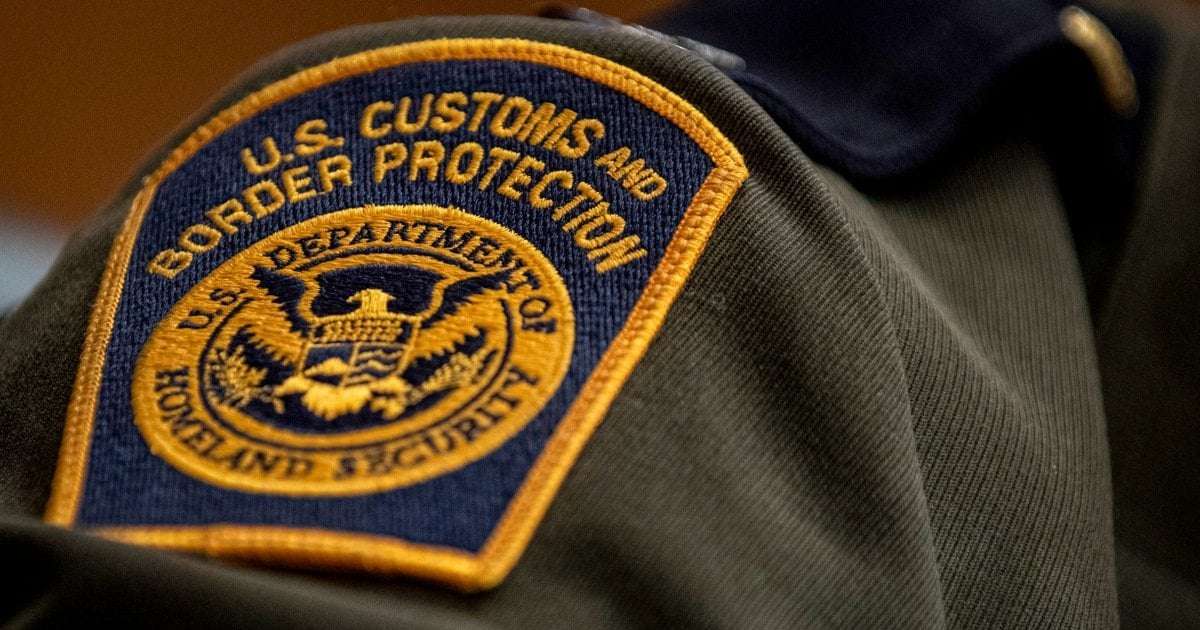 image for U.S. border agent accused of ordering women to show him their breasts