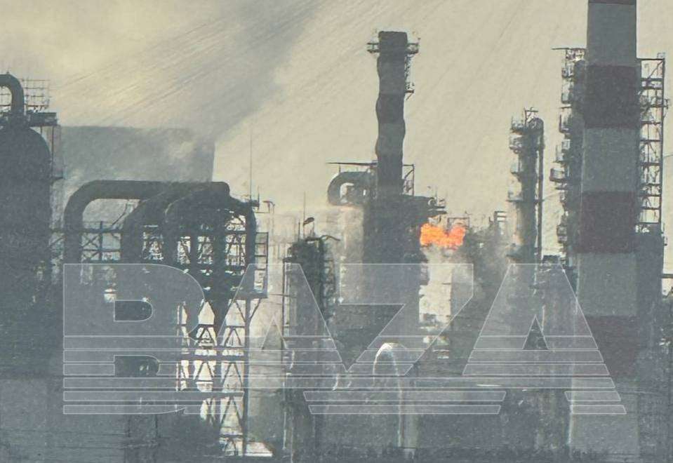image for Largest Ukrainian Drone Assault Sparks Fires at Moscow and Tver Power Plants