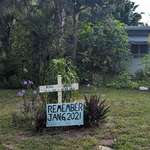 image for A weird memorial seen in Florida