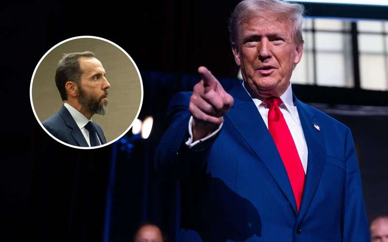 image for Trump Lawyer Corrects Self After Saying Clarence Thomas 'Directed' Defense