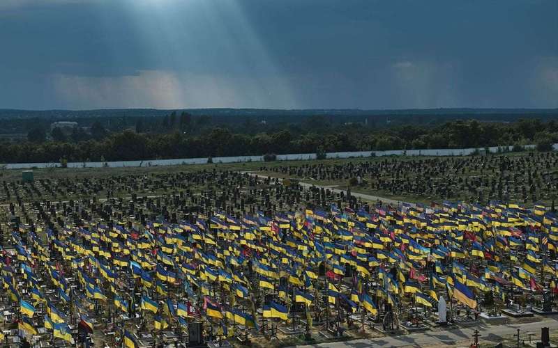 image for Russian troops apparently kill surrendering Ukrainian soldiers near Pokrovsk, CNN reports