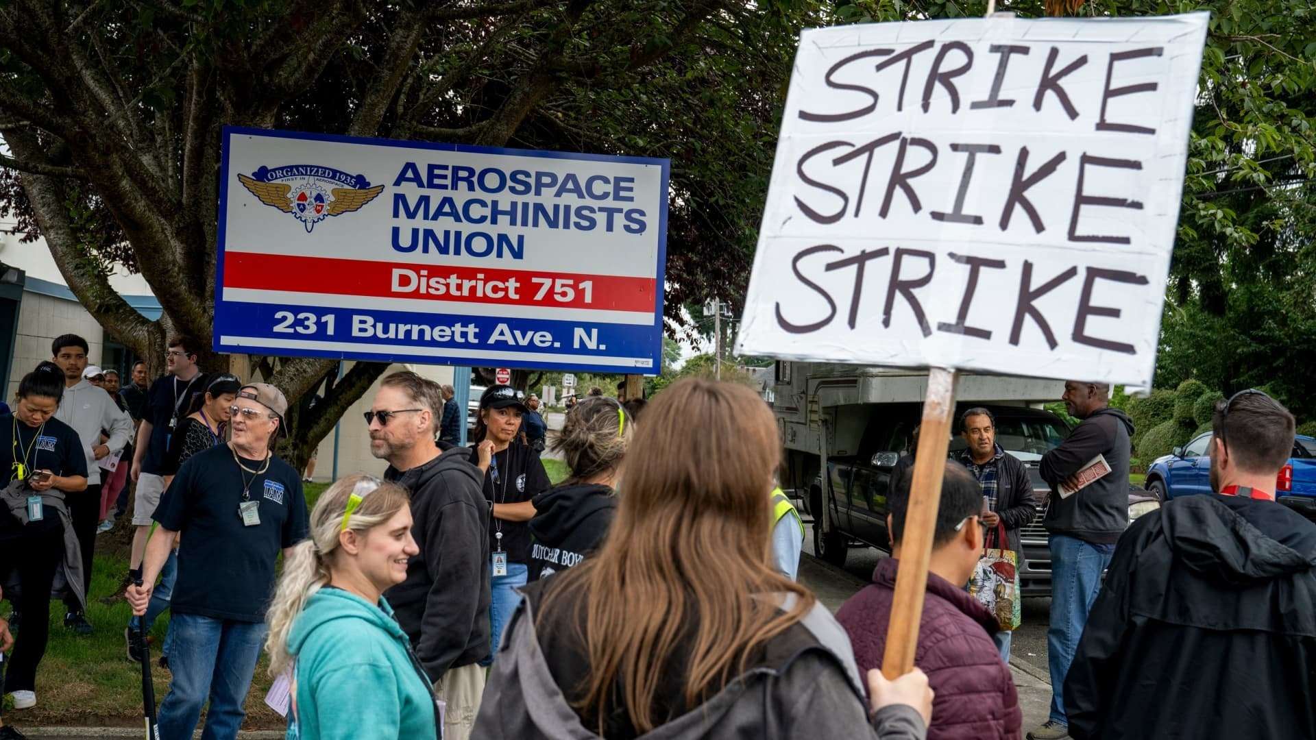 image for Boeing factory workers strike for first time since 2008 after overwhelmingly rejecting contract