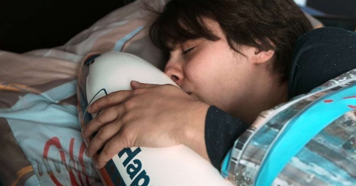 image for German Woman Ends 10-Year Relationship with Airplane