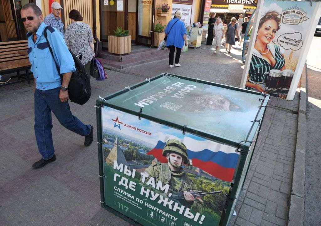 image for 49% of Russians support withdrawal of troops from Ukraine, poll says