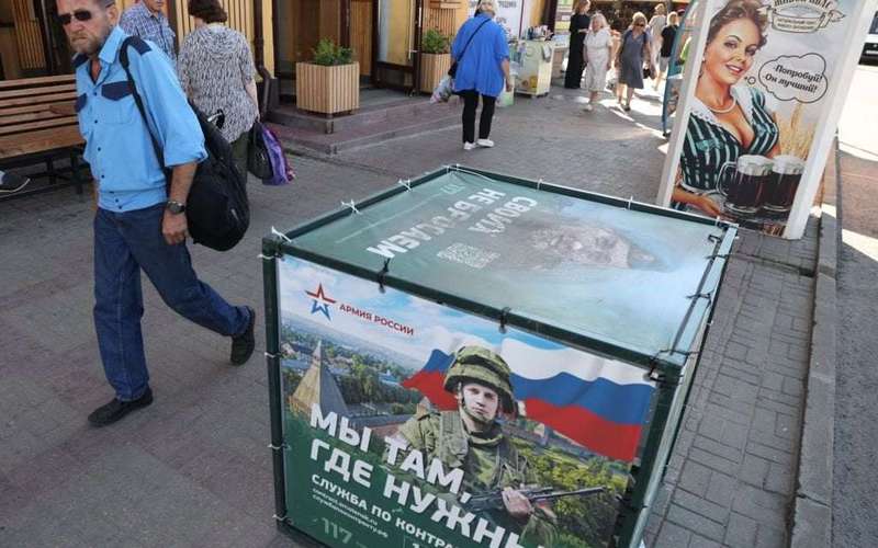 image for 49% of Russians support withdrawal of troops from Ukraine, poll says