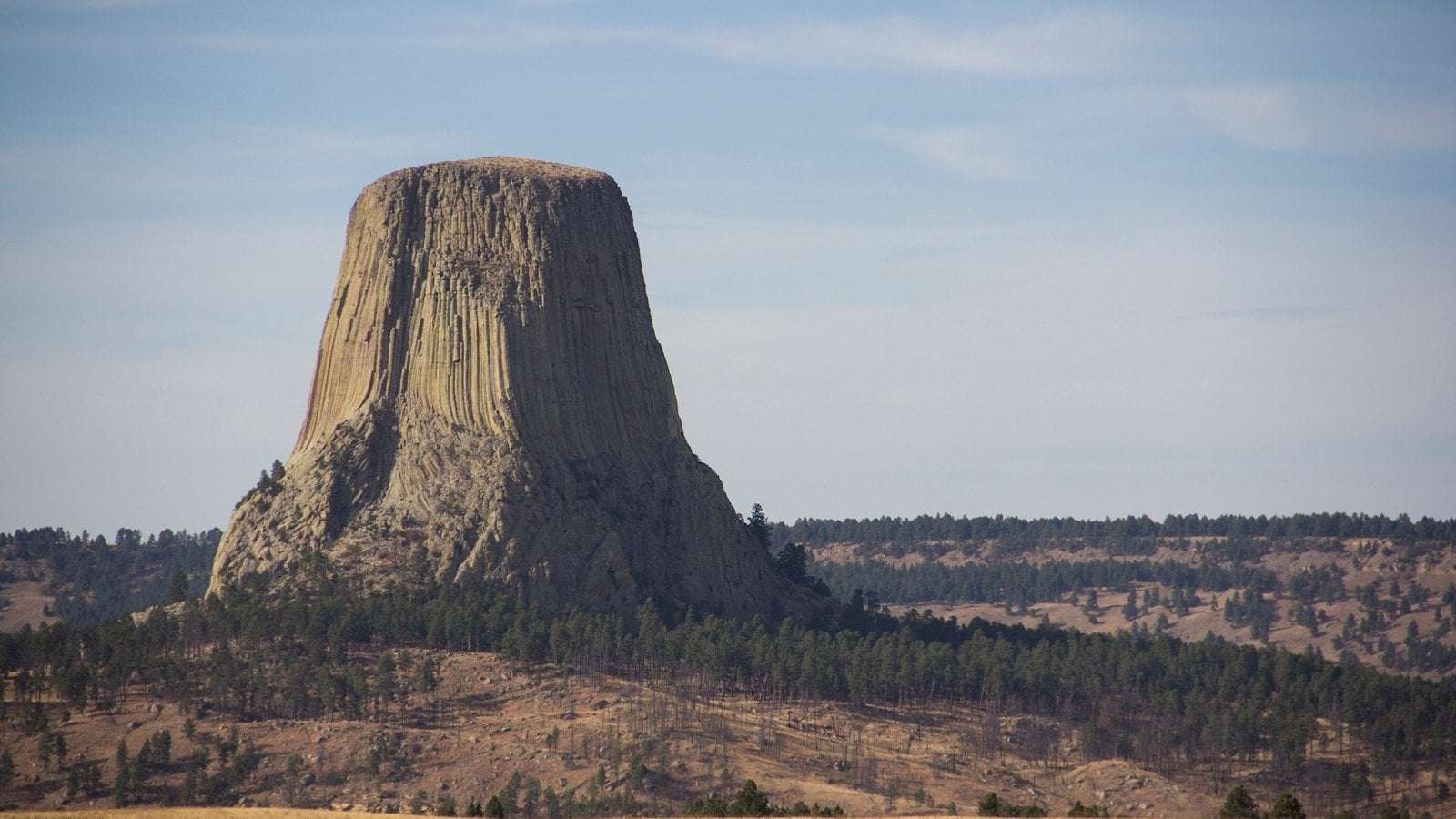 image for 21-year-old climber dies after sustaining 'major injuries' in fall off Devil's Tower