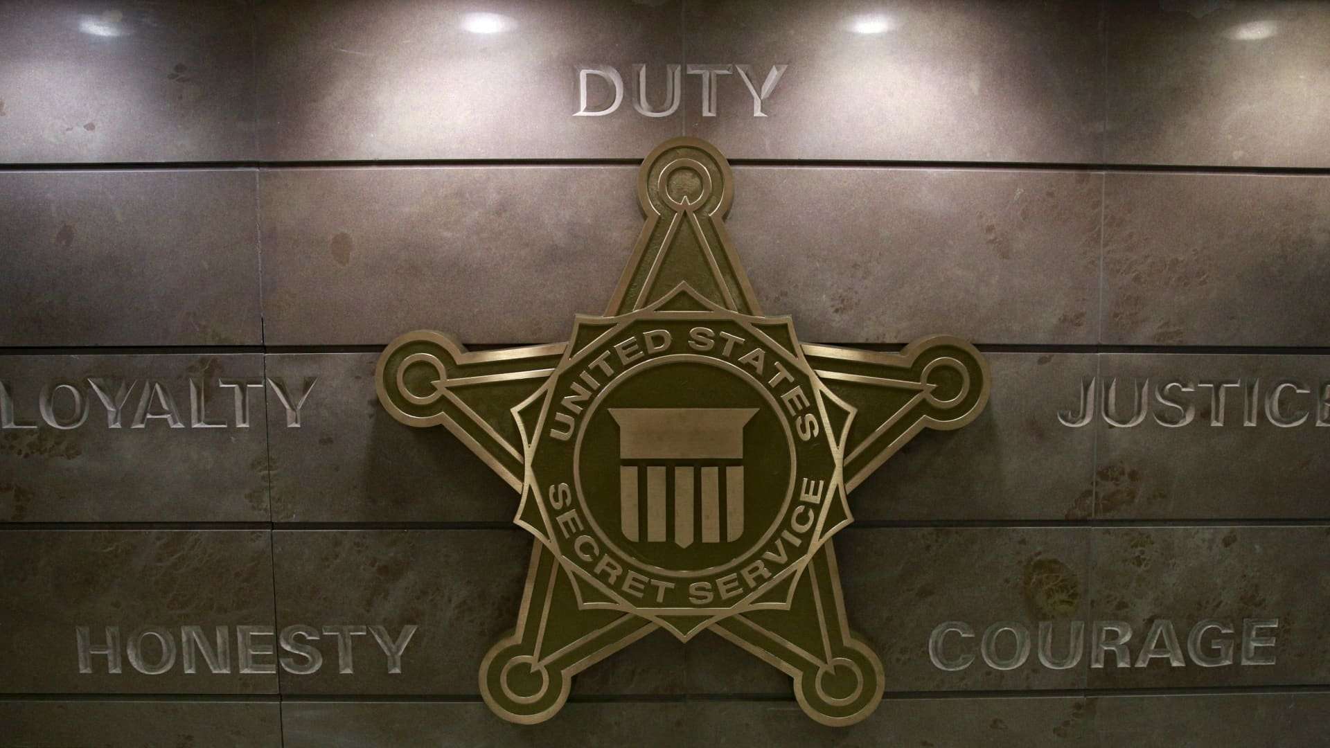 image for Secret Service agent under investigation for alleged sex assault on Harris aide