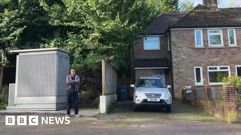 image for Toilet outside man's house 'puts off buyers' homeowner says