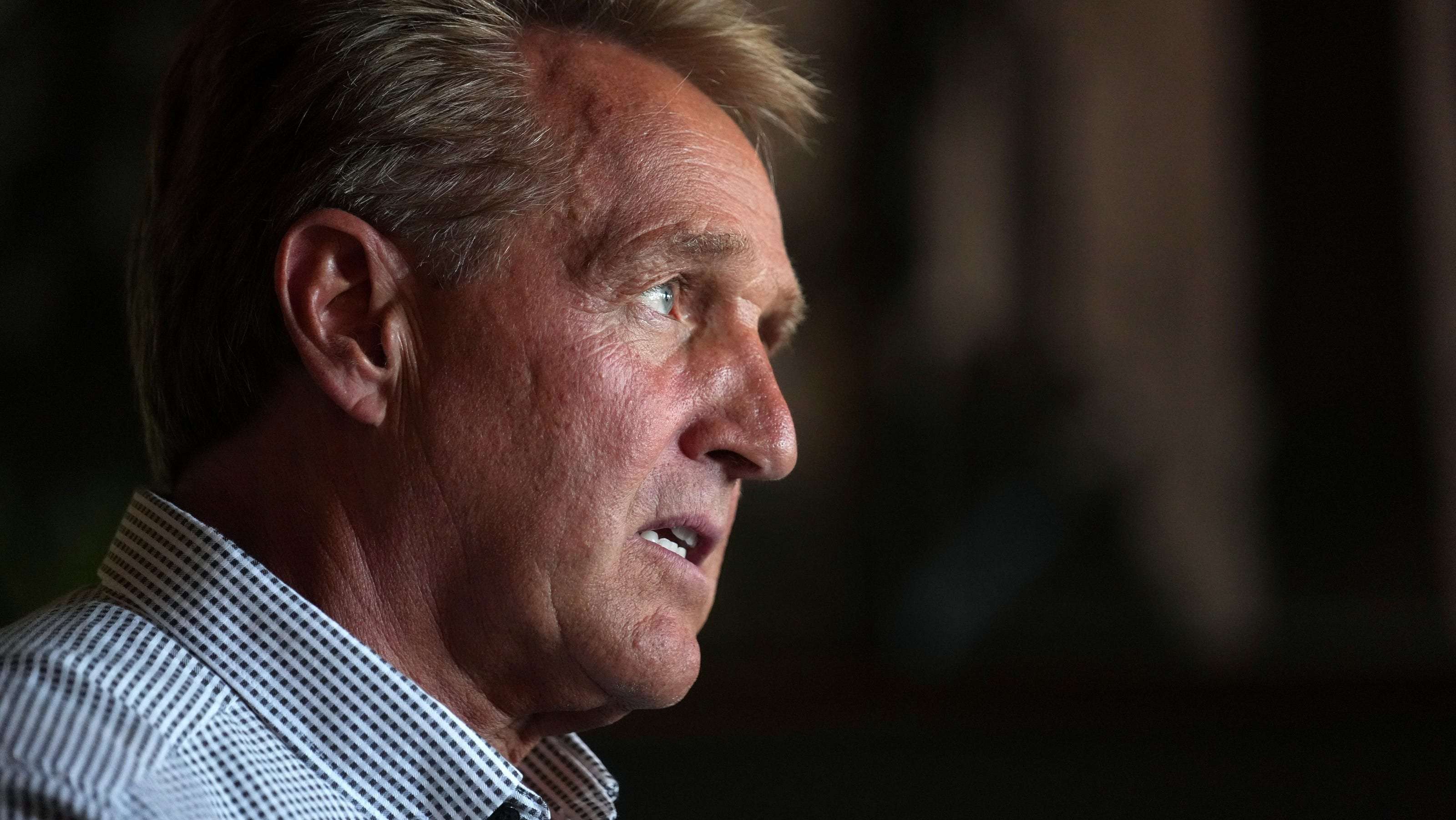 image for Jeff Flake endorses Kamala Harris for president: 'I know of her character'