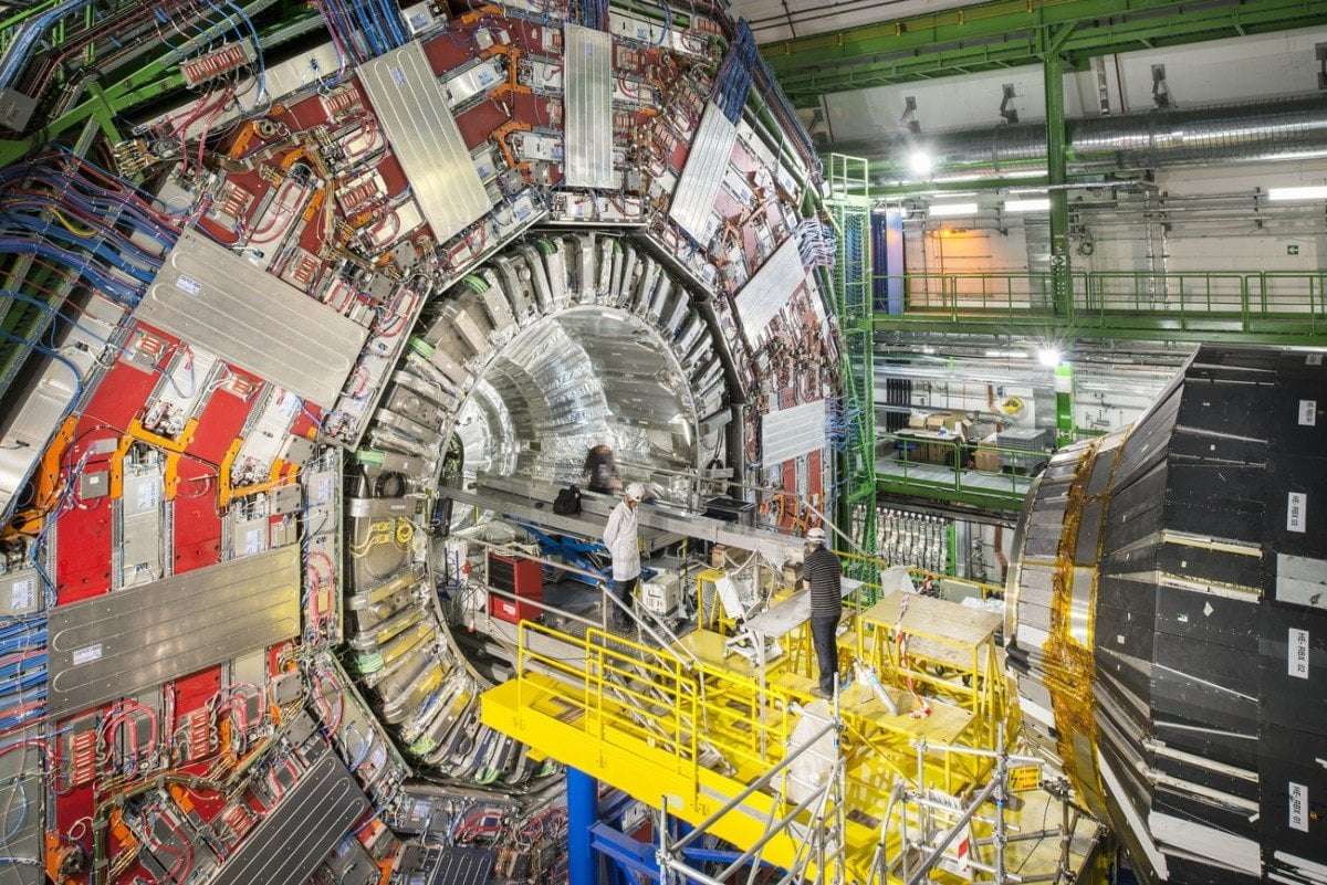 image for CERN to expel 500 Russian scientists from November 30