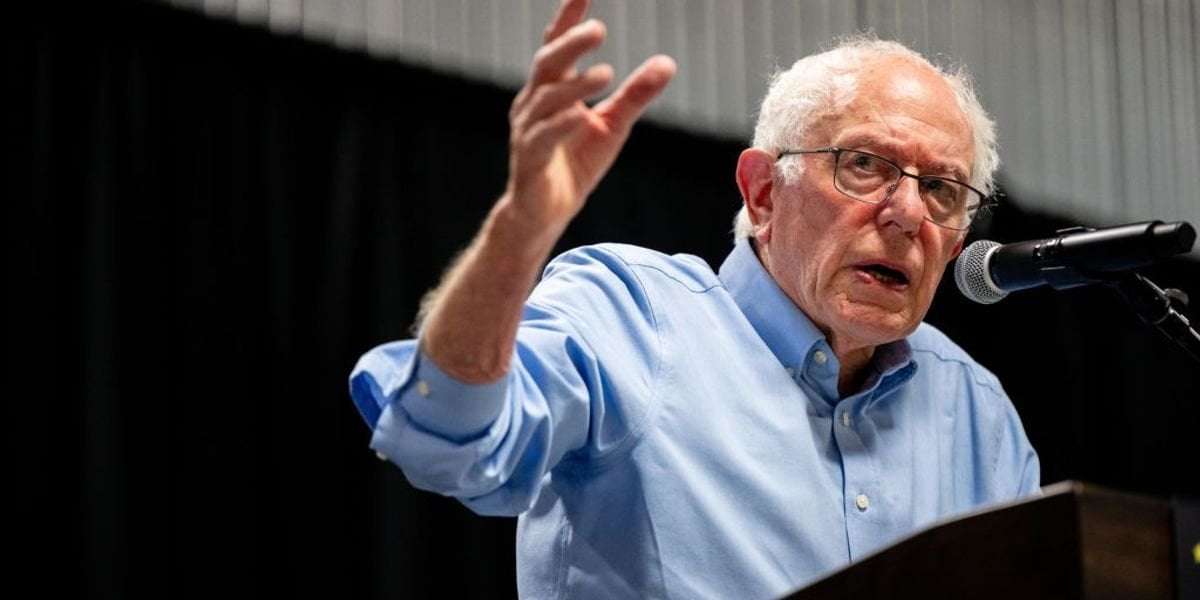 image for 'That's Oligarchy,' Says Sanders as Billionaires Pump Cash Into Trump Campaign