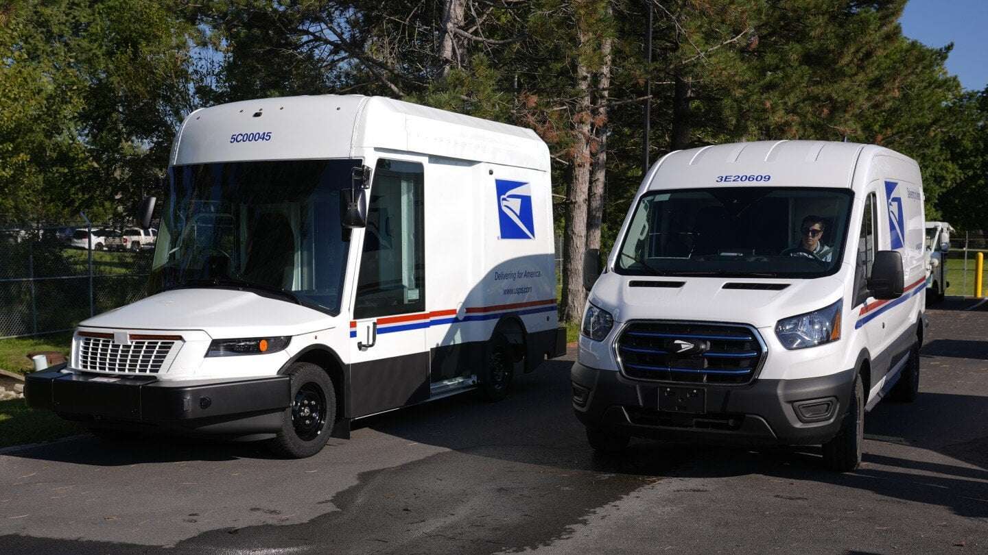 image for Mail carriers reach tentative contract with USPS that includes pay raises and air-conditioned trucks