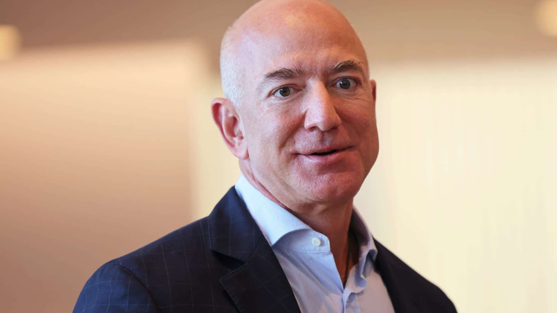 image for Jeff Bezos killed Washington Post endorsement of Kamala Harris, paper reports