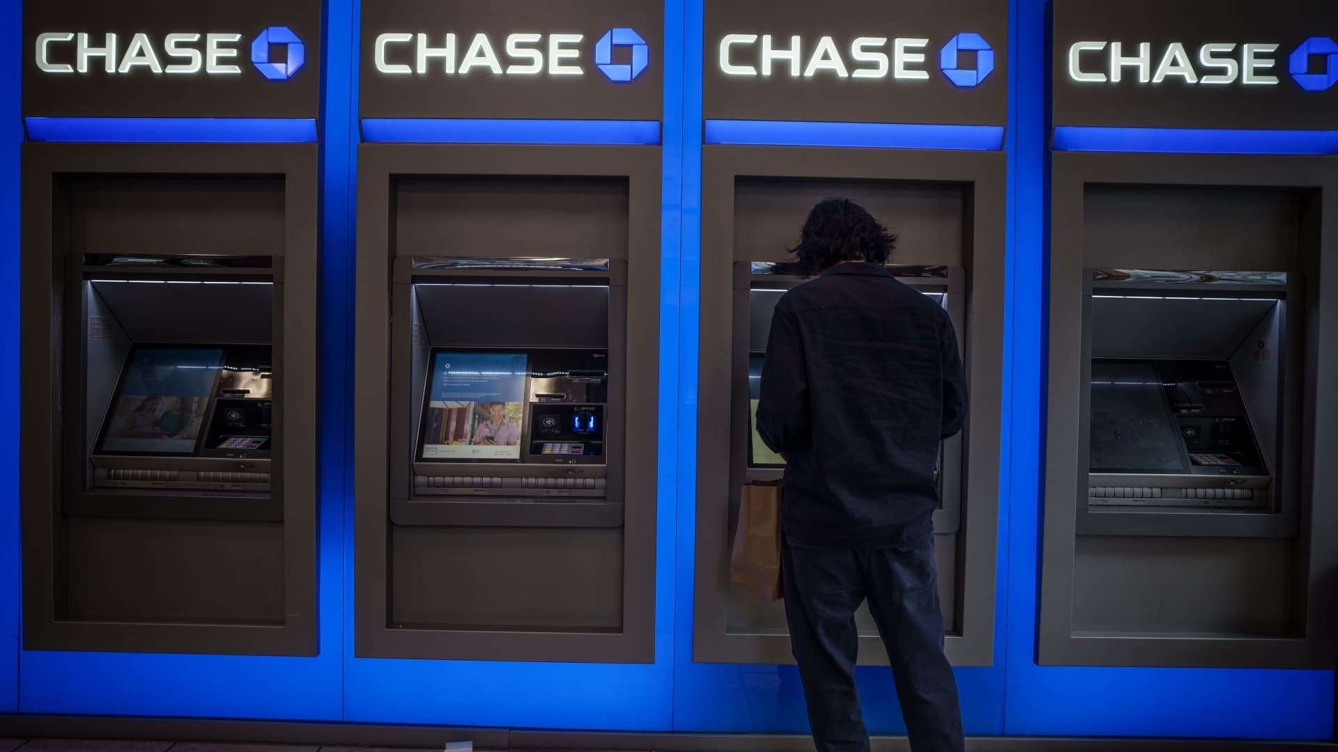 image for JPMorgan begins suing customers who allegedly stole thousands of dollars in 'infinite money glitch'