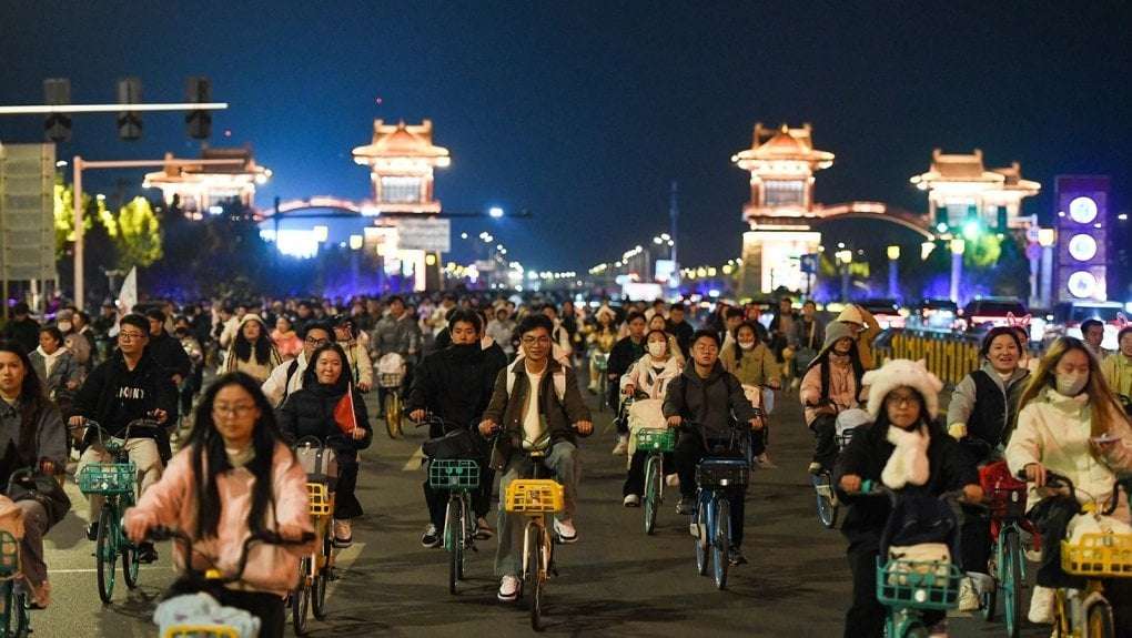 image for Tens of thousands of Chinese college students went cycling at night. That put the government on edge