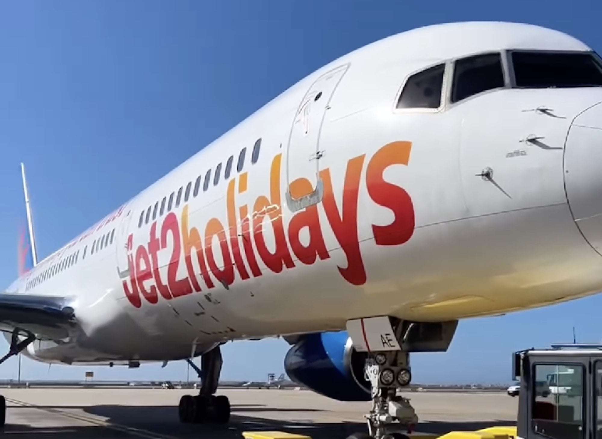 image for Airline Has Elderly Woman Removed from Plane by Cops for Refusing to Pay for 'Frozen' Tuna Sub: 'I Think I've Been Arrested Over a Sandwich'