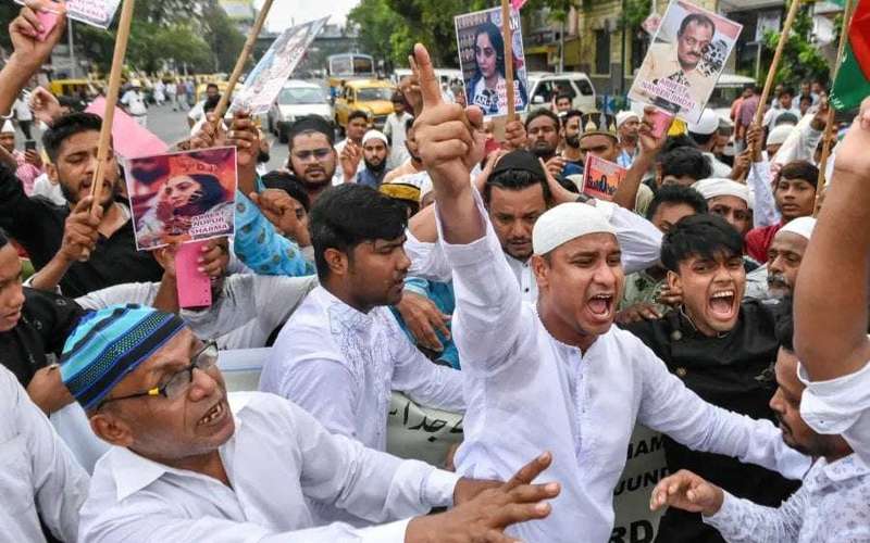 image for Bangladesh's official calls to remove "secular" from the Constitution, citing 90% Muslim majority