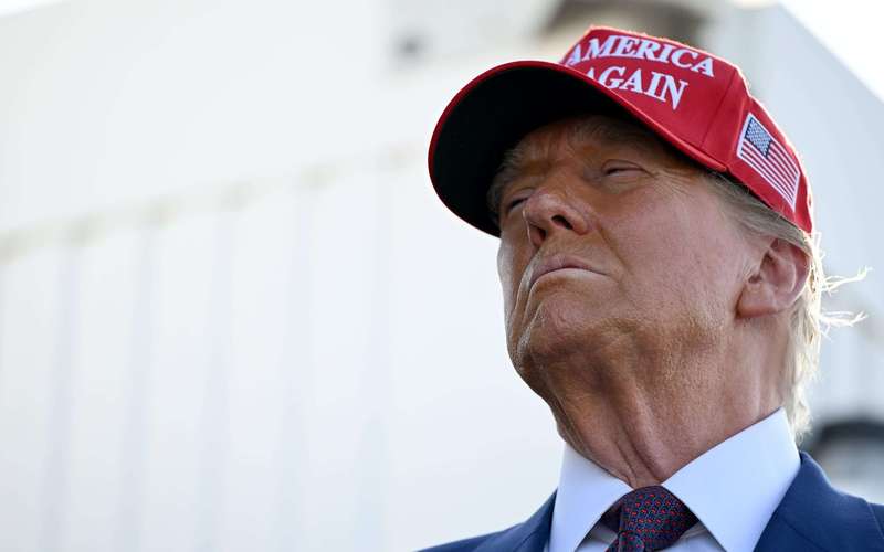 image for Trump still hasn't signed agreements to begin transition of power, White House says
