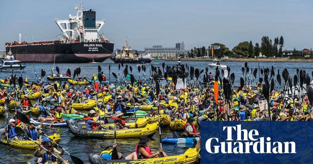 image for Police arrest 170 at NSW Rising Tide protest as activists temporarily block coal ships