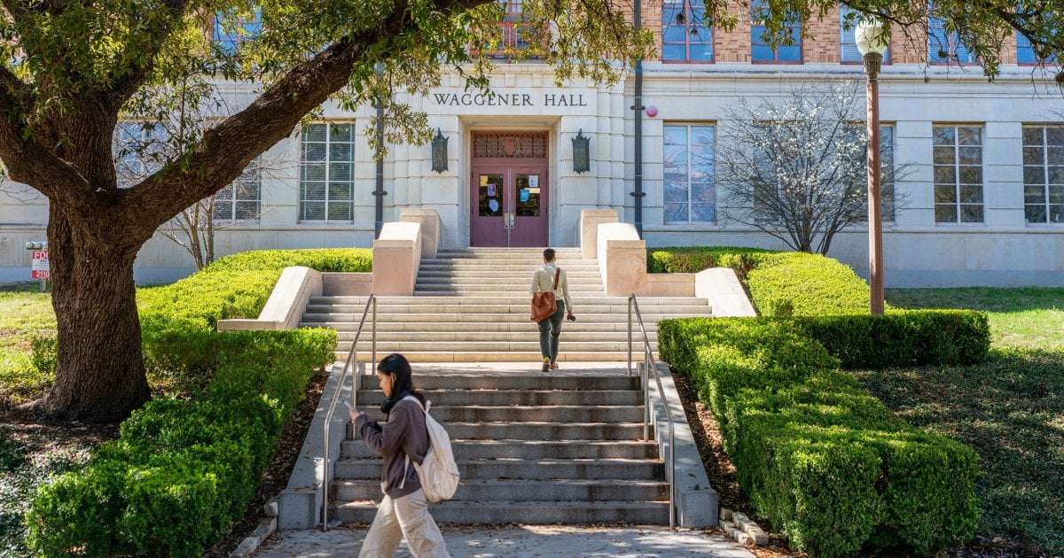 image for University of Texas System announces free tuition for students whose families earn $100K or less