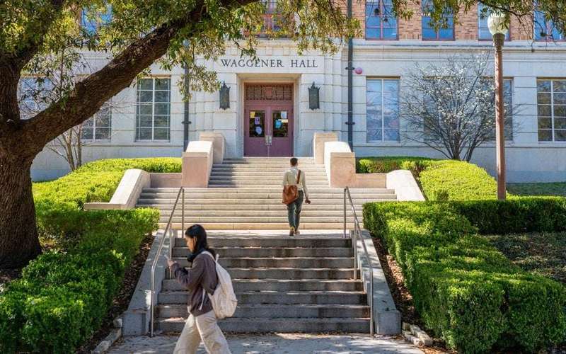 image for University of Texas System announces free tuition for students whose families earn $100K or less