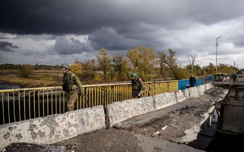 image for Ukraine pushes back Russian troops from Kupiansk, military says