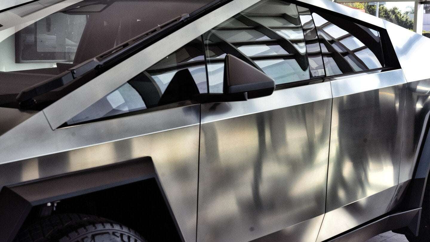 image for 3 killed, 1 seriously injured in Tesla Cybertruck crash in Northern California