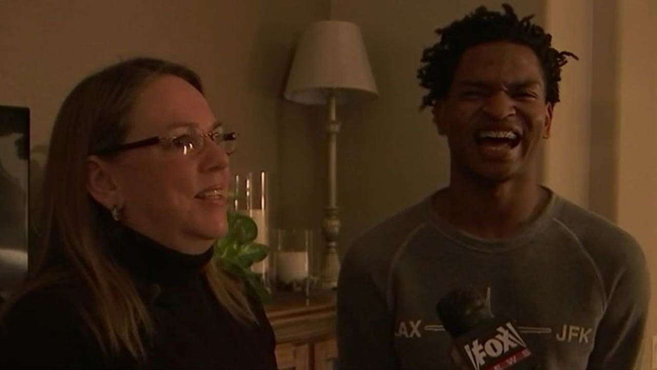 image for Arizona grandma and stranger she mistakenly texted in 2016 will celebrate 9th Thanksgiving together