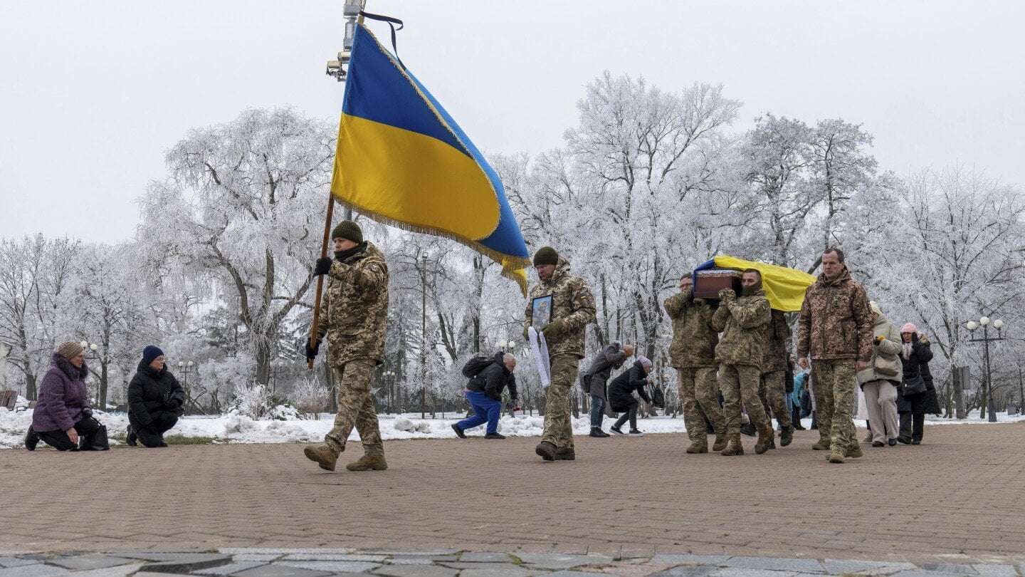 image for White House pressing Ukraine to draft 18-year-olds so it has enough troops to battle Russia