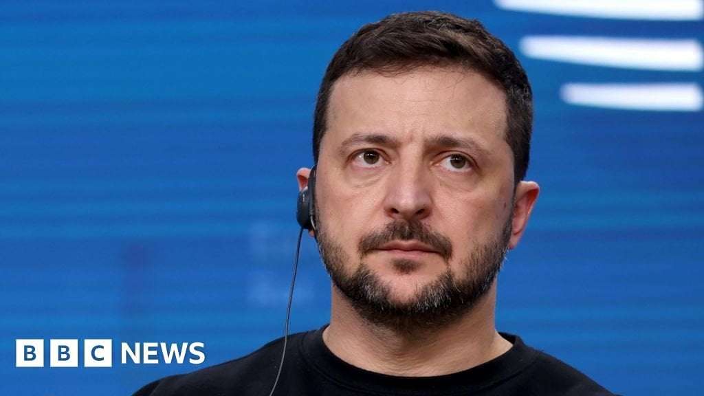 image for Ukraine war: Zelensky says Nato membership could end 'hot phase'