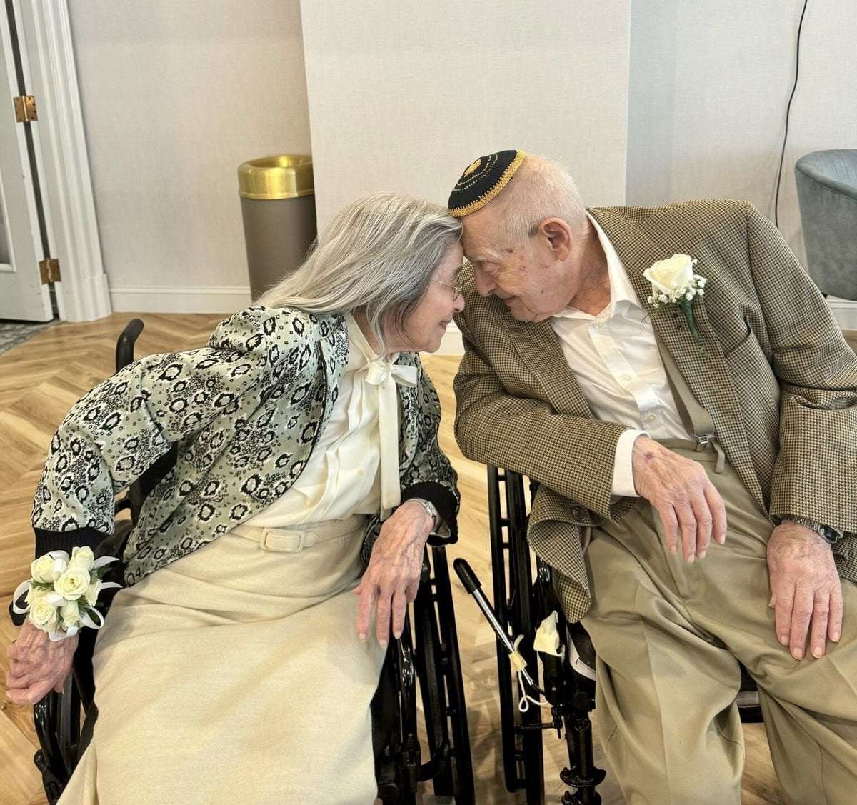 image for Couple in their hundreds gets married