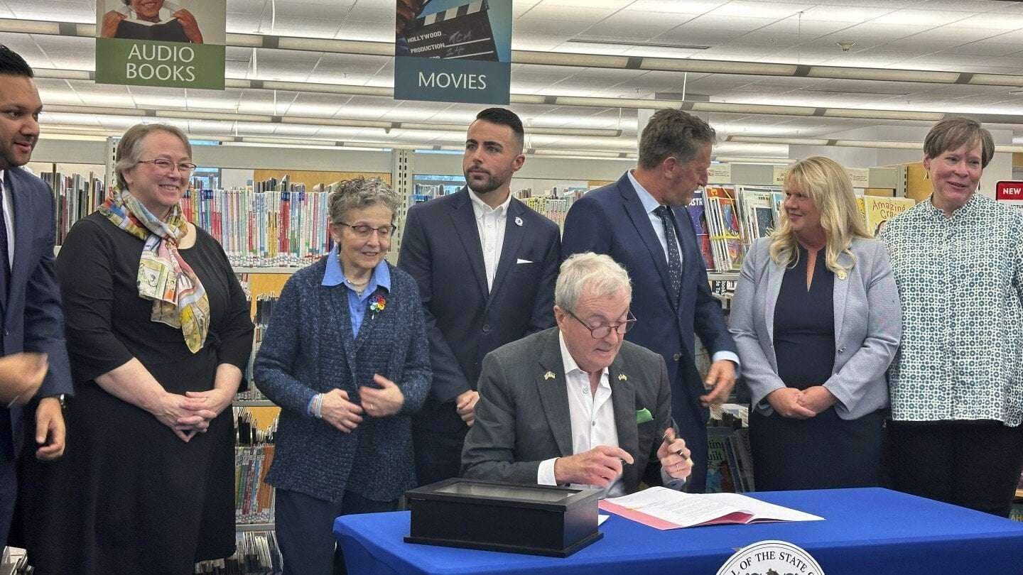 image for New Jersey becomes latest state to prohibit bans on books in school, public libraries