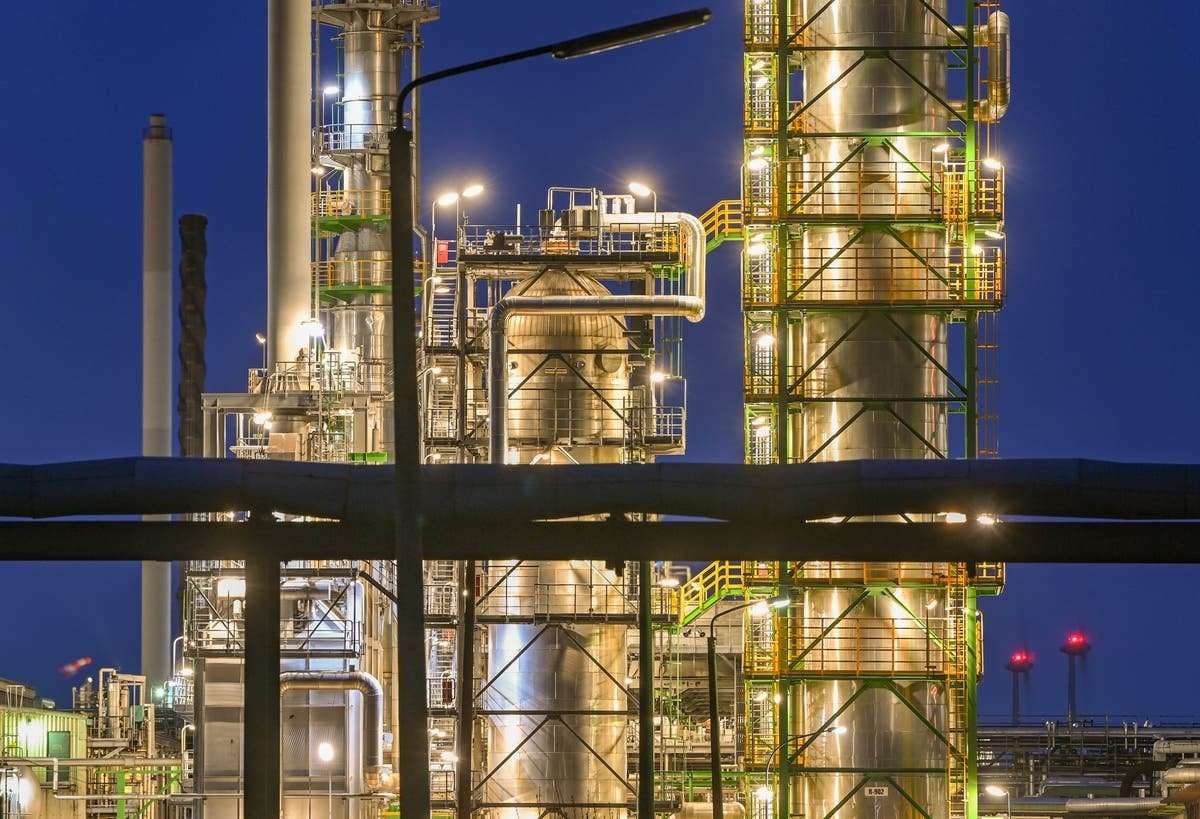 image for Russia signs $13bn-a-year oil deal with India in blow to Western sanctions