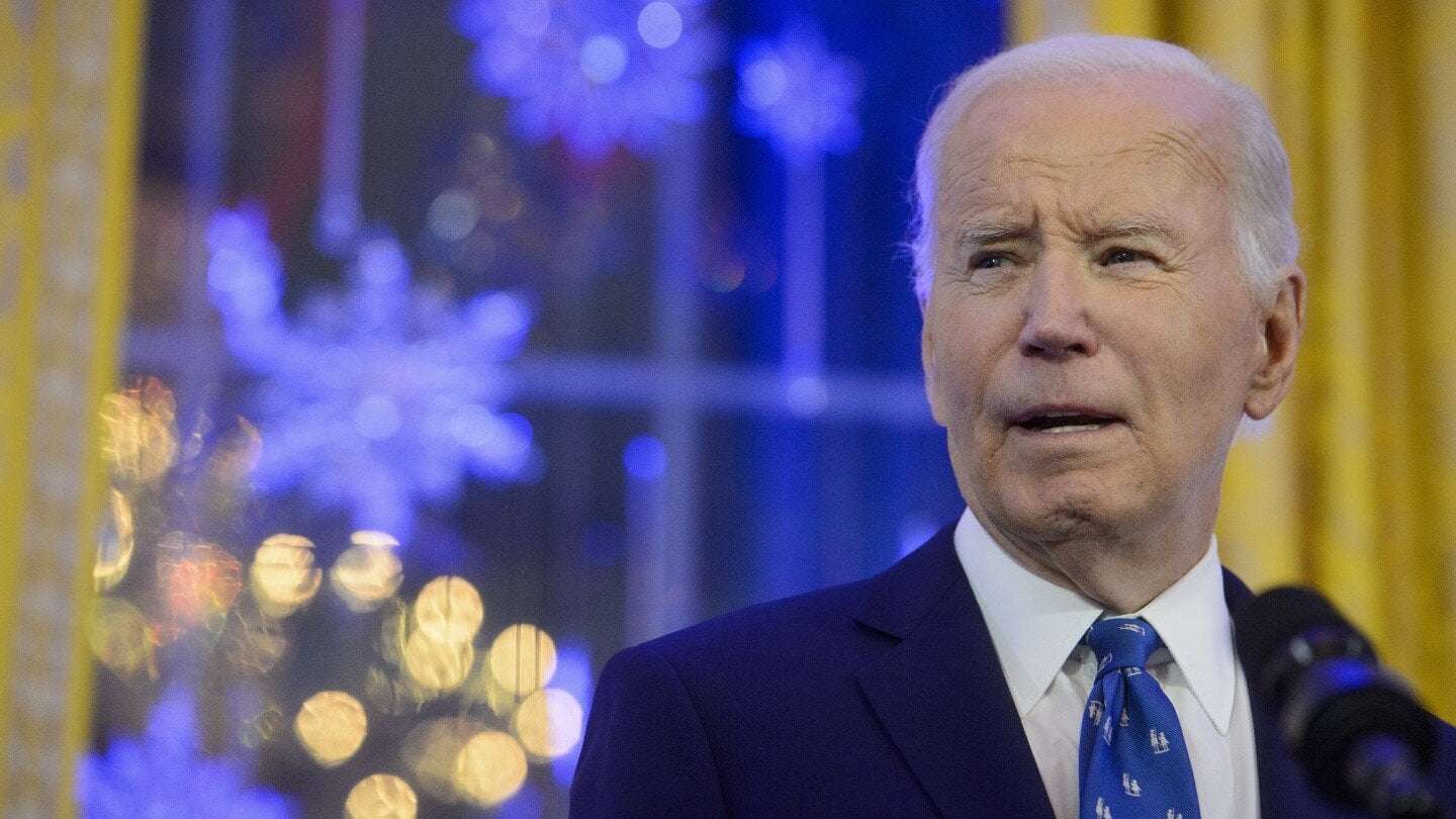 image for Biden calls for ban on congressional stock trading