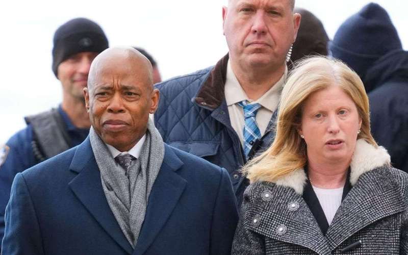 image for Luigi Mangione's lawyer says New York's mayor is politicizing his arrest