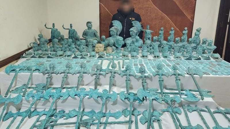 image for Two arrested in Egypt after attempting to steal hundreds of ancient artifacts from the bottom of the sea