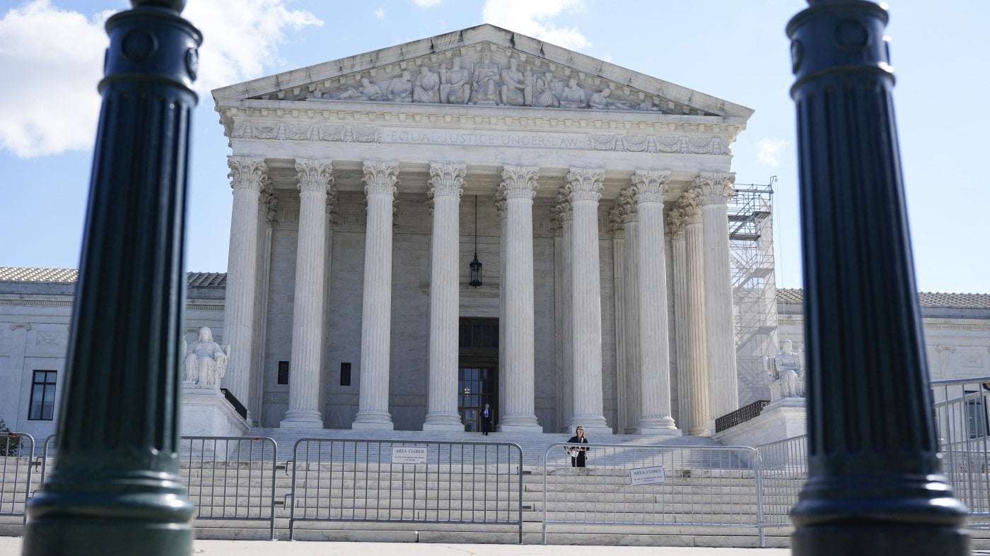 image for Review by Senate Democrats finds more unreported luxury trips by Clarence Thomas